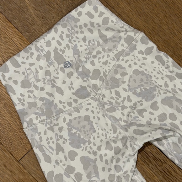 Lululemon Align Cheetah Cropped Leggings 0 - Picture 6 of 8